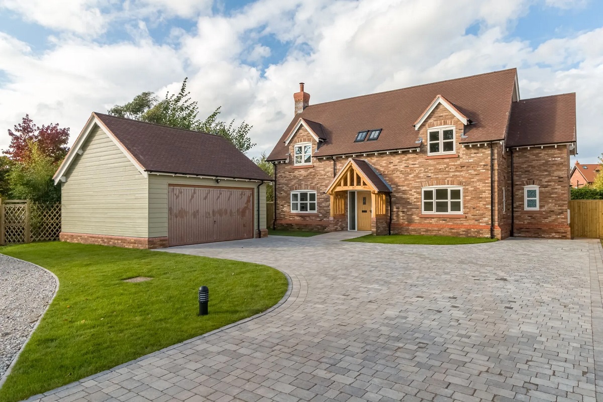 Smart Space Renovations – Expert Cleaning, Sealing, and Resin Bound Driveways in Ferndown