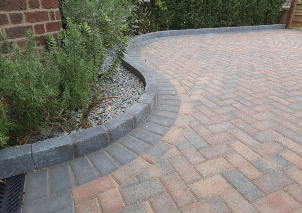 Oaklands Landscaping & Patios Ltd