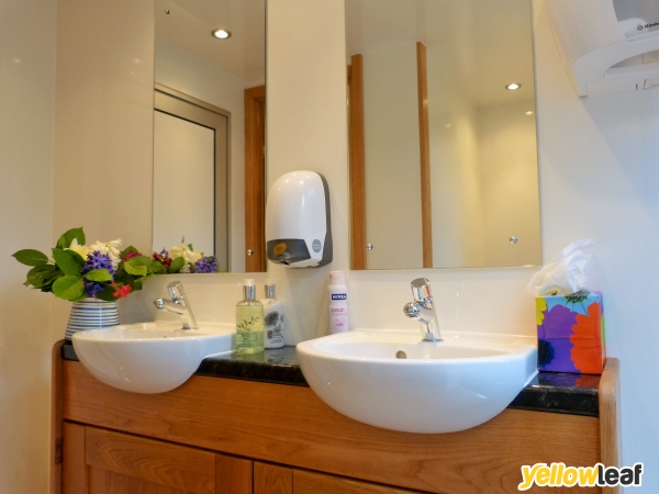 Deluxe Loos