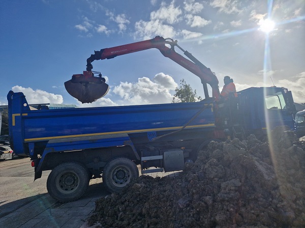 Mcdonagh and Sons Grab Hire