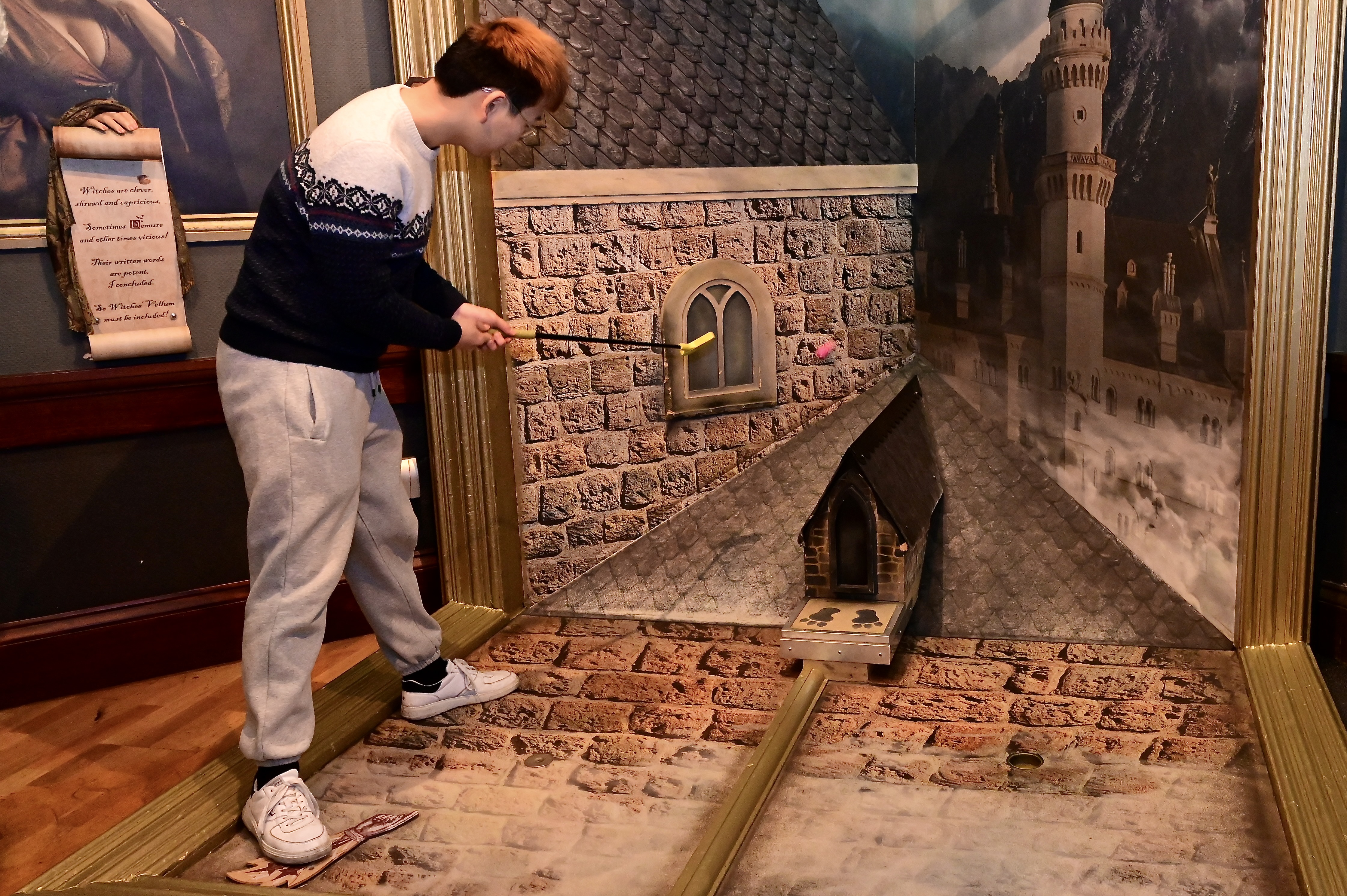 The Hole in Wand