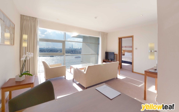 Canary Riverside Plaza Hotel
