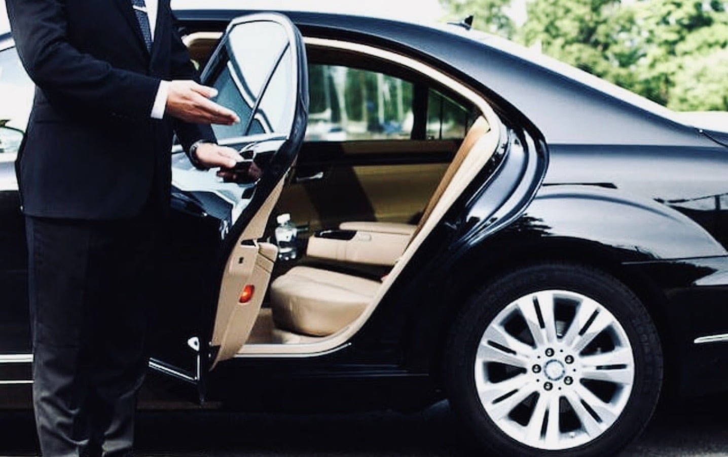 Executive & Airport Travel Chauffeur Service