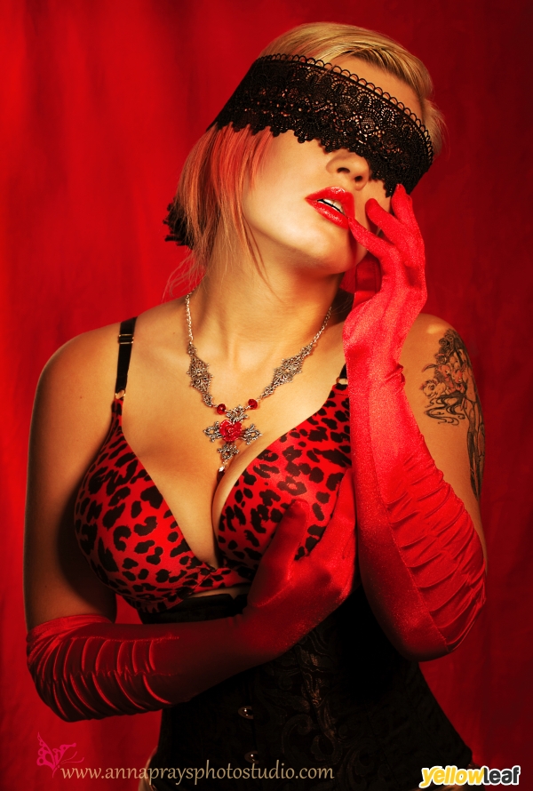 Anna Prays Photo Studio
