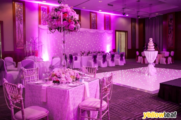 Canary Riverside Plaza Hotel
